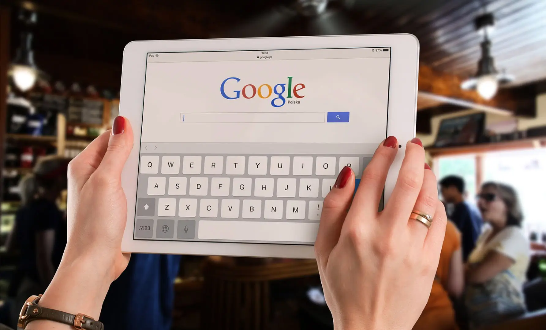 Google Adds Clickable Hashtags to Discover Feed